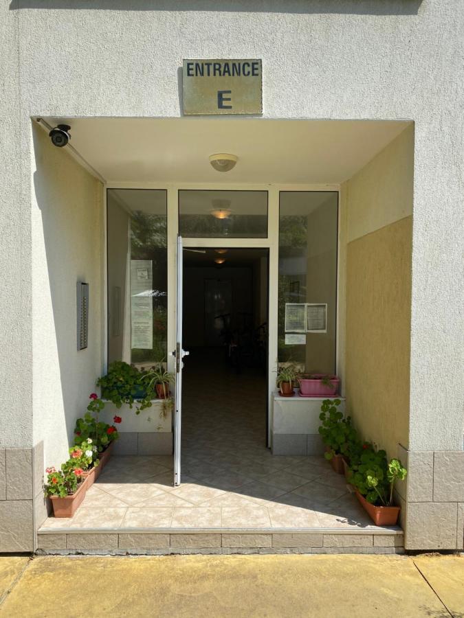 Cozy Apartment By The Sea Равда Екстер'єр фото