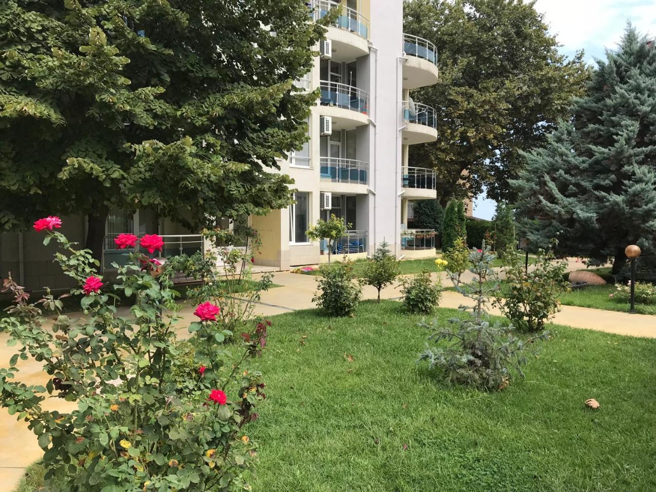 Cozy Apartment By The Sea Равда Екстер'єр фото