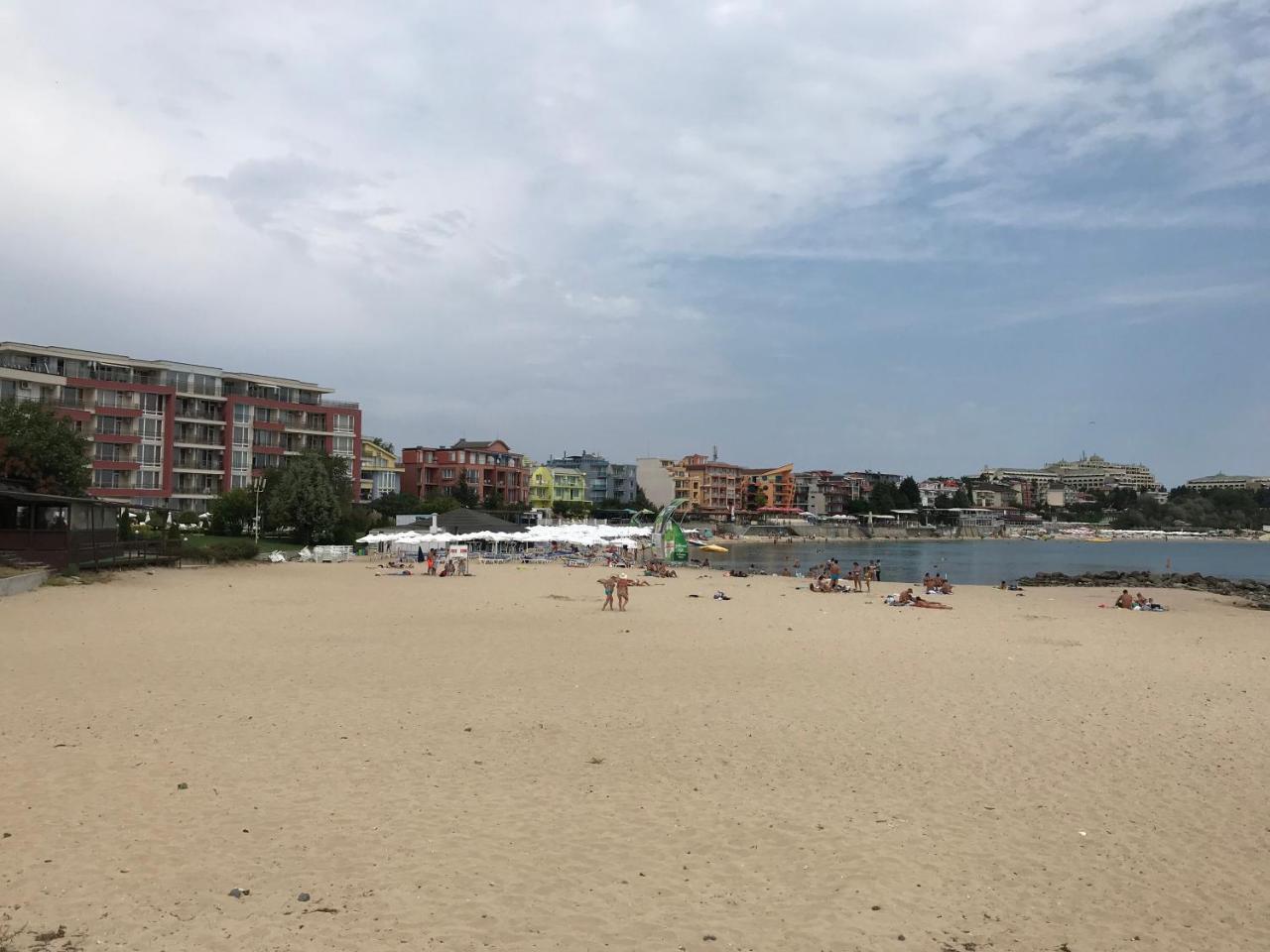 Cozy Apartment By The Sea Равда Екстер'єр фото