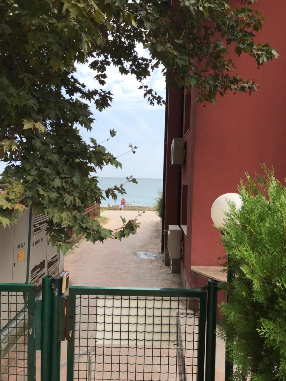 Cozy Apartment By The Sea Равда Екстер'єр фото